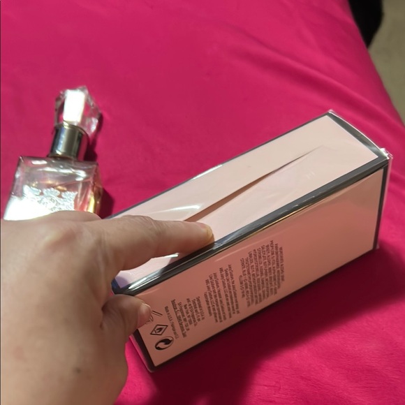 2 bottles of Juicy Couture Eau de Parfum with Box ( total 2.7 flOZ) - Picture 4 of 7